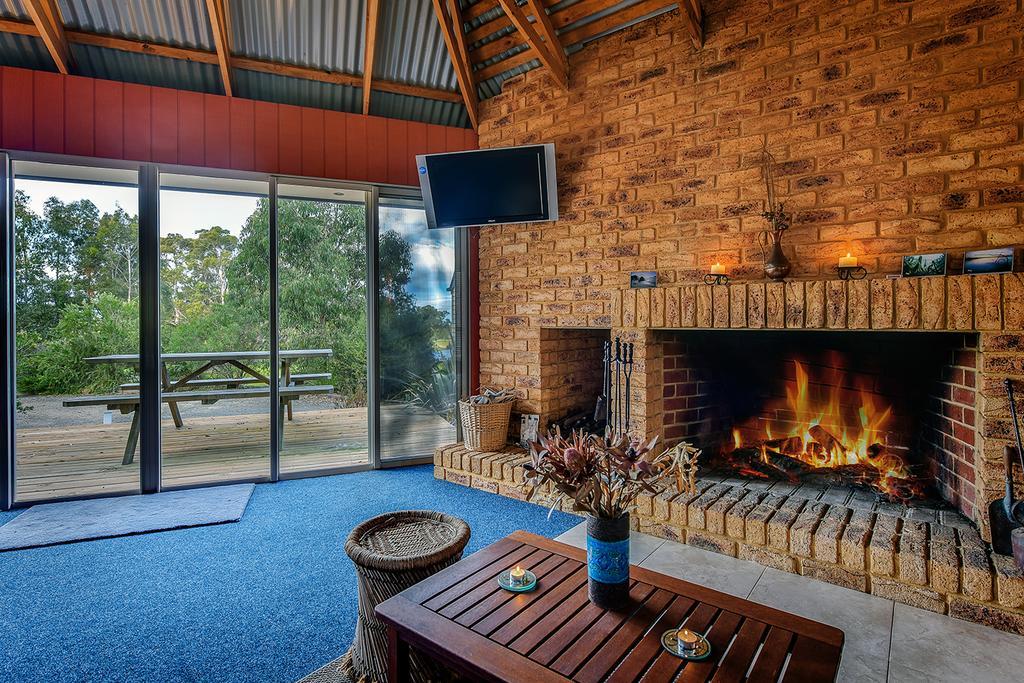 Waverley House Cottages Лейкс-Энтранс Экстерьер фото
